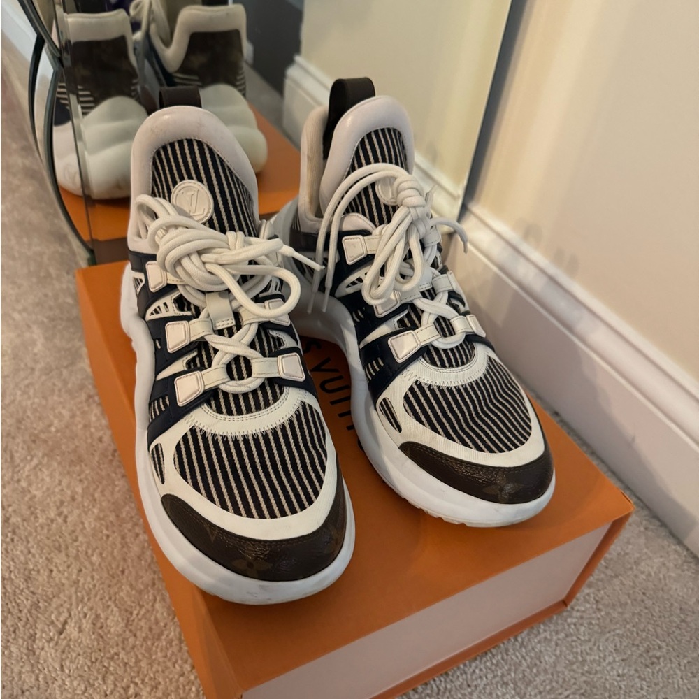 LV archlight sneaker - Picture 2 of 6